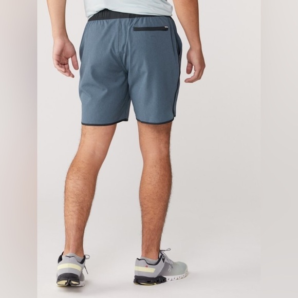 Vuori Banks Men's 7.5" Inseam Azure Blue Linen Texture Athletic Gym Shorts - Picture 2 of 9